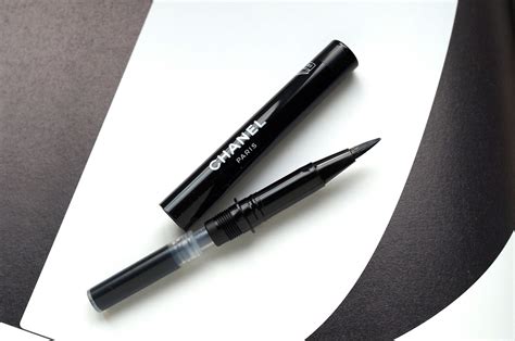 chanel signature eyeliner review.